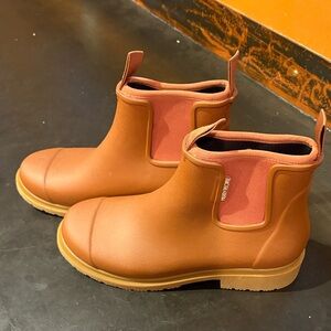 Merry People rain boot size 41 RUST.